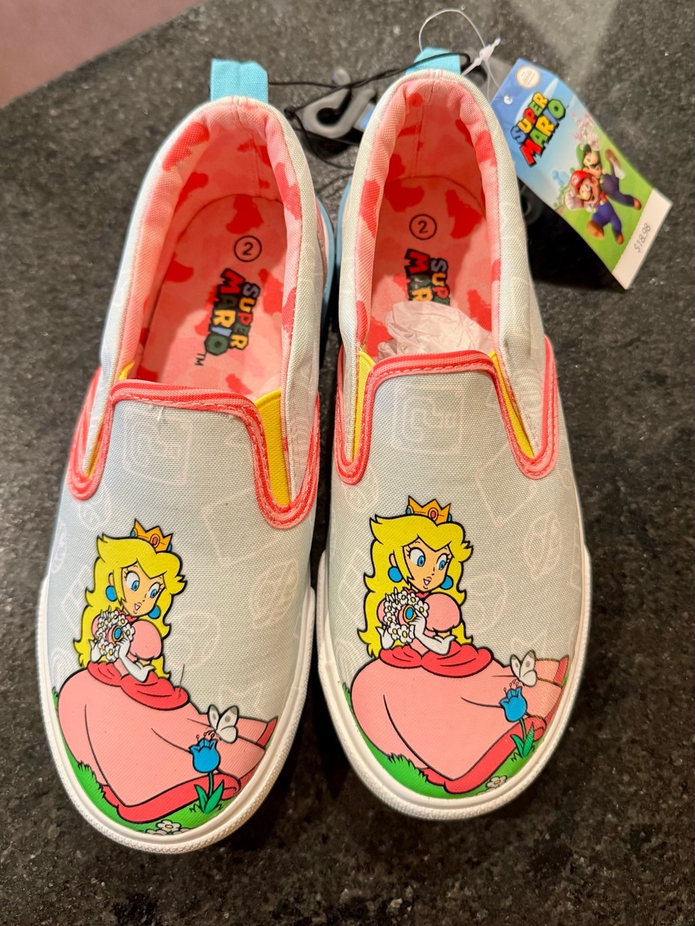 Super Mario Princess Peach Slip-On
Twin Gore Sneakers brand new